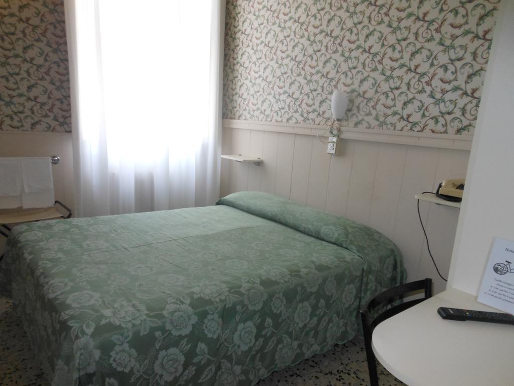 Hotel Stipino Lucca Phòng bức ảnh